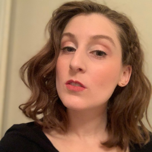 Meet your Posher, Lauren - Picture 2 of 3